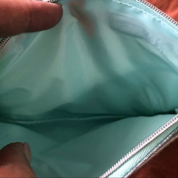 Set of two cosmetic bags NWOT - Picture 3 of 3